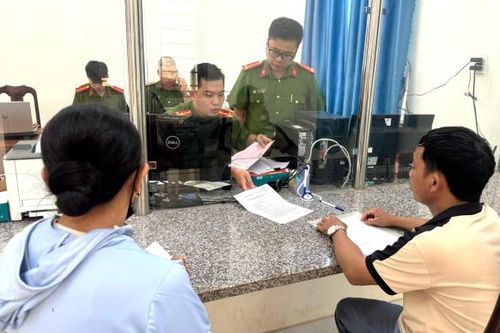Khi cán bộ Công an về với buôn làng, biển đảo