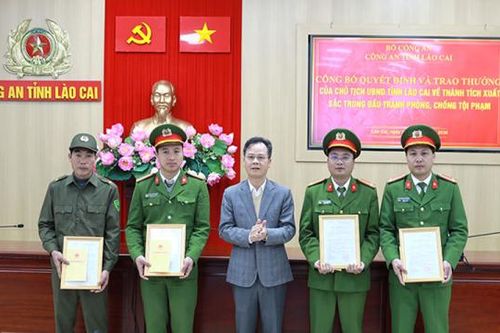 Khen thưởng các lực lượng tham gia phá vụ án sát hại 2 mẹ con ở Lào Cai