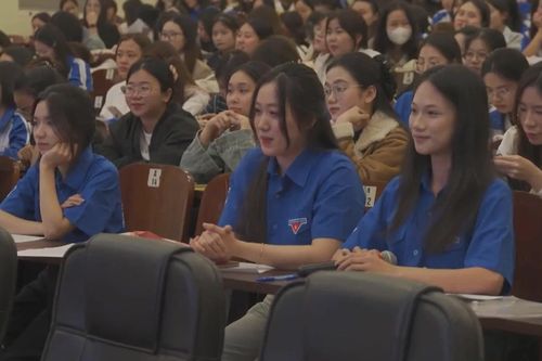 Hướng nghiệp, đồng hành cùng sinh viên trước ngưỡng cửa tự lập