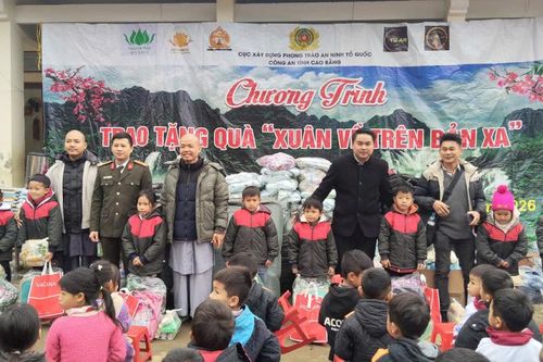 Chương trình 'Xuân về trên bản xa' tại xã Quảng Lâm