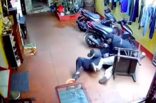 Clip dài hơn 2 phút ghi cảnh mẹ và con trai hành hung 2 phụ nữ: Công an Bắc Ninh nói gì?
