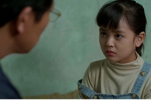 Bé Nhi đã nhận ra sai lầm của bố mẹ trong quá khứ