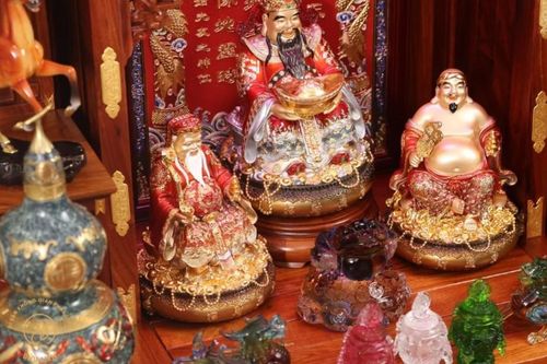 Cách tắm cho tượng ông Thần tài - ông Địa chuẩn nhất bạn nên biết để đón Tết được hanh thông