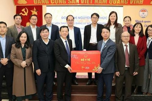 Thứ trưởng Nguyễn Tri Thức thăm, làm việc và chúc Tết Viện Kiểm nghiệm thuốc Trung ương