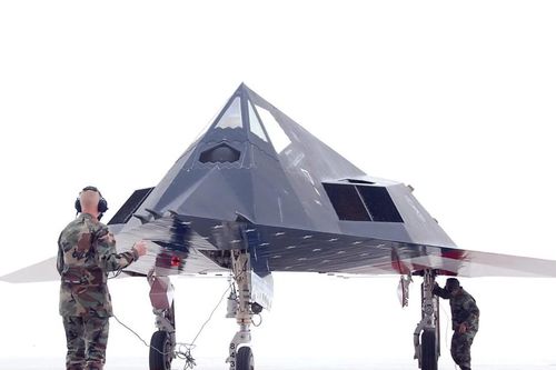 Bất ngờ khi máy bay tàng hình F-117 Nighthawk Mỹ tiếp tục bay tới năm 2034