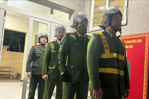 Công an phường Ngọc Hà tuần tra đêm bảo vệ Đại hội Đảng