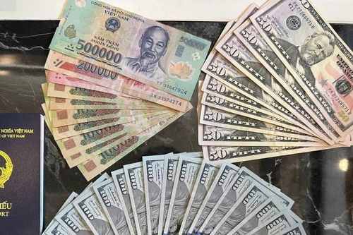 Nữ hành khách đi tàu bỏ quên hơn 2.100 USD