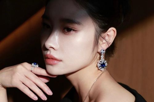 Chọn trang sức thế nào khi 'lên đồ' tiệc tất niên Tết 2026