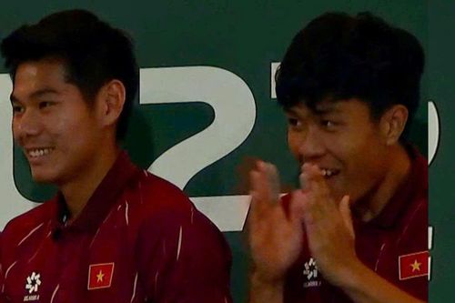Biểu cảm của Lý Đức, Hiểu Minh khi U23 Việt Nam ghi bàn