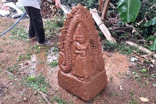 Phát hiện phù điêu tại Di tích quốc gia đặc biệt tháp Dương Long