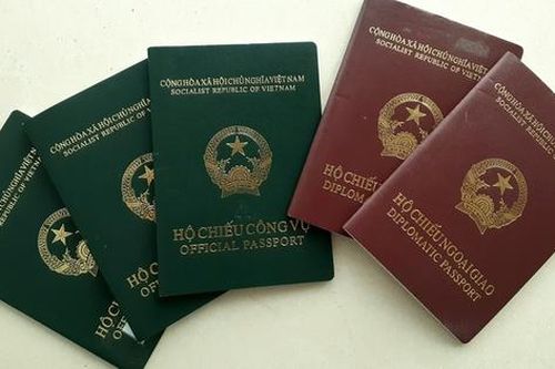 Người đứng đầu cơ quan chuyên môn thuộc UBND cấp xã được cấp hộ chiếu công vụ