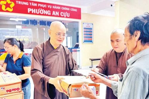 Tôn giáo đồng hành dân tộc