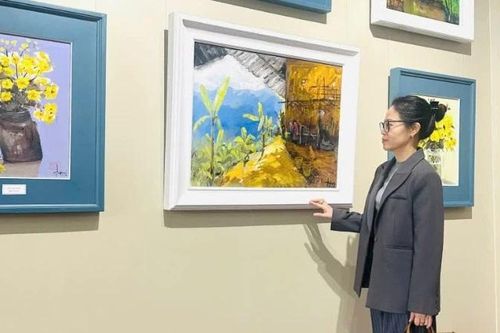 Sắc xuân giao hòa trong triển lãm 'Hoa Tết - sắc quê'