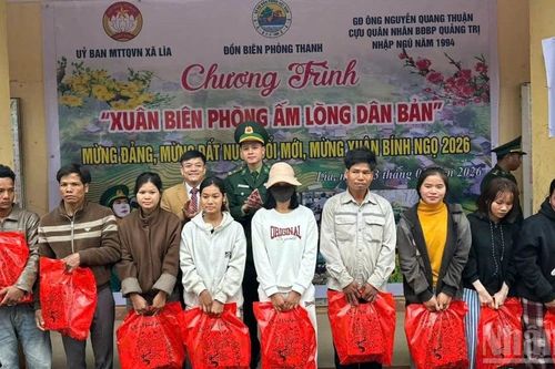 Mang xuân ấm đến với đồng bào vùng biên Quảng Trị