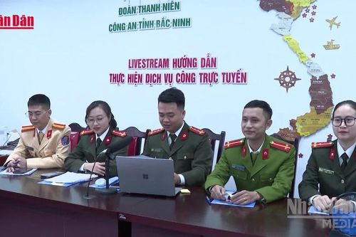 Livestream hướng dẫn thủ tục hành chính, cách làm 'vì dân'