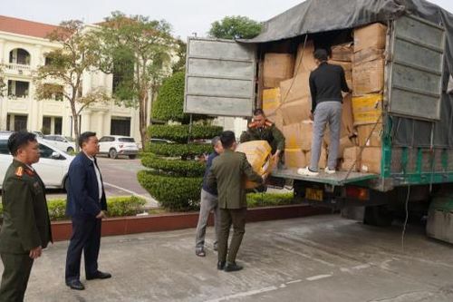Thủ đoạn tinh vi của gian thương online trong đường dây mua bán mỹ phẩm giả