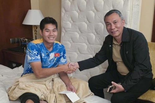 Lãnh đạo VFF động viên Hiểu Minh