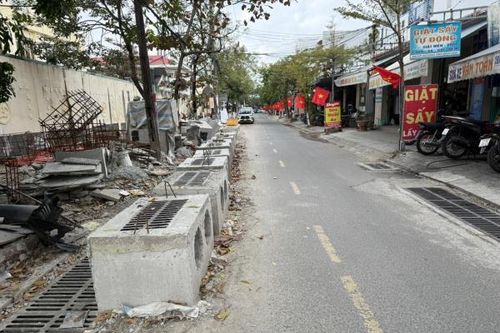 Chiếm dụng lòng đường