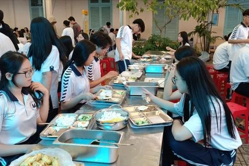Siết quản lý hoạt động cung cấp suất ăn trong trường học