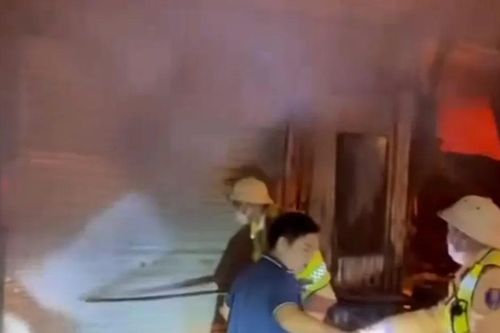 Bộ Công an gửi thư khen Công an tỉnh Nghệ An cứu 11 người dân thoát khỏi đám cháy trong đêm