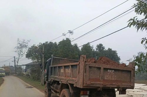 Xử phạt 2 trường hợp vận chuyển đất không che chắn, gây ô nhiễm môi trường