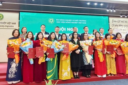 Tạo điều kiện thuận lợi để đội ngũ Phó Giáo sư phát huy năng lực