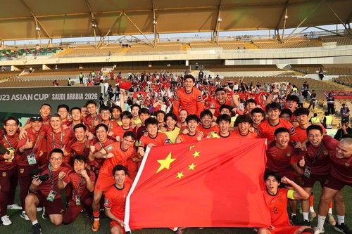 Hội CĐV kêu gọi mặc áo đỏ cổ vũ U23, cư dân mạng Trung Quốc: đưa 500 nhân dân tệ thì mặc