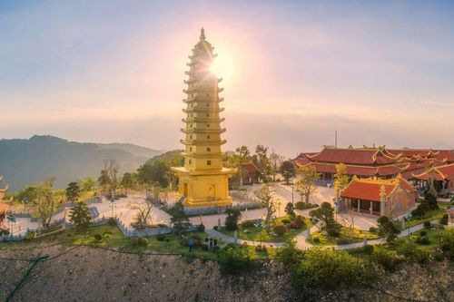 Ngôi chùa trên đỉnh núi nơi tổ chức lễ hằng thuận của Phương Nhi - Minh Hoàng