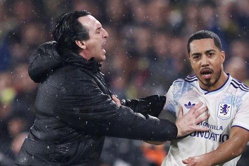 Khoảnh khắc HLV Unai Emery nổi nóng với cầu thủ Aston Villa