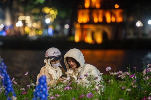 Hà Nội yên bình trong đêm rét 'cắt da cắt thịt'
