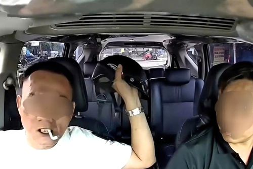 Bị nhắc nhở việc hút thuốc, nam hành khách đập phá tài sản trên ô tô ở Đà Nẵng