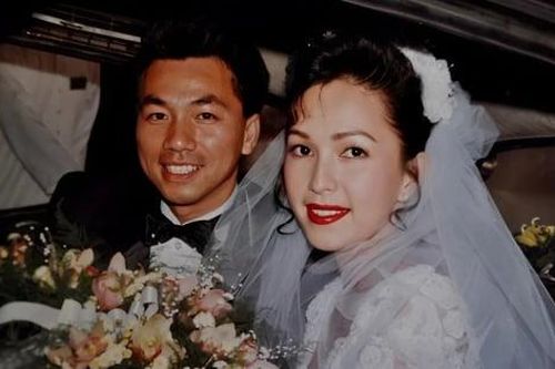 Mỹ nhân được đại gia say đắm 32 năm, tặng biệt thự, kim cương khủng