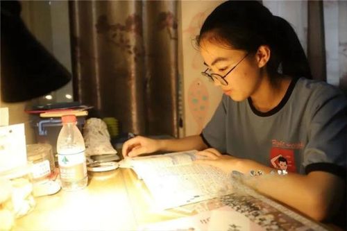 Tài khoản nhận được số tiền 'bí ẩn' mỗi tháng, cô gái sốc khi biết người gửi