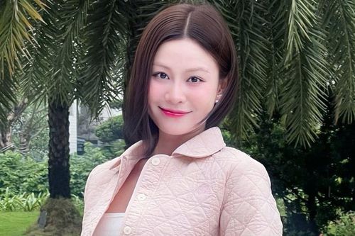Nữ chính 'Cách em 1 milimet' thông báo hôn lễ gây tò mò