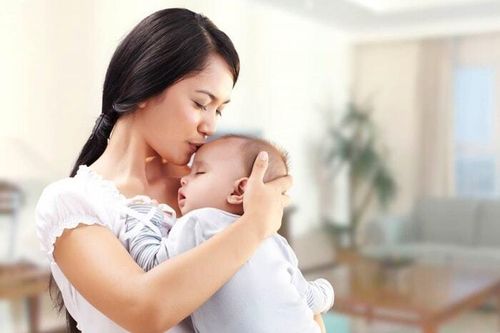 Giải mã nguyên nhân 'thiếu hụt miễn dịch' ở trẻ sinh mổ