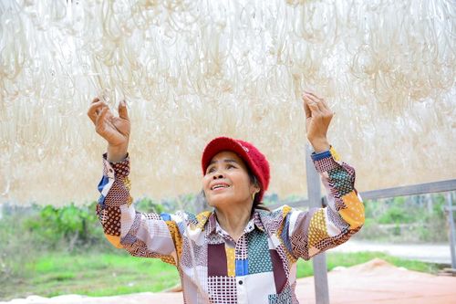 Vùng làm miến dong nổi tiếng ở xứ Thanh vào vụ Tết