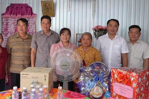 Xã Vĩnh Trạch bàn giao nhà Tình nghĩa cho gia đình chính sách