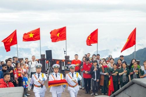Fansipan: Trải nghiệm Hội xuân Mở Cổng trời và sắc màu Tây Bắc dịp Tết 2026