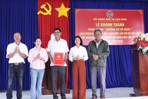 Hội Nông dân xã Vạn Ninh khánh thành công trình 'Đường cờ Tổ quốc'