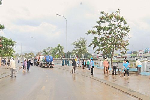 Xã Diên Khánh ra quân vệ sinh môi trường dịp Tết Nguyên đán Bính Ngọ 2026
