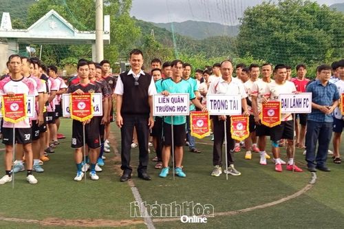 Khai mạc giải bóng đá nam 5 người xã Đại Lãnh