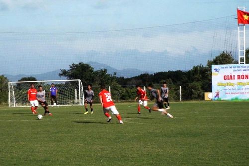 Xã Nam Cam Ranh tổ chức Giải bóng đá mừng Đảng, mừng xuân Bính Ngọ 2026