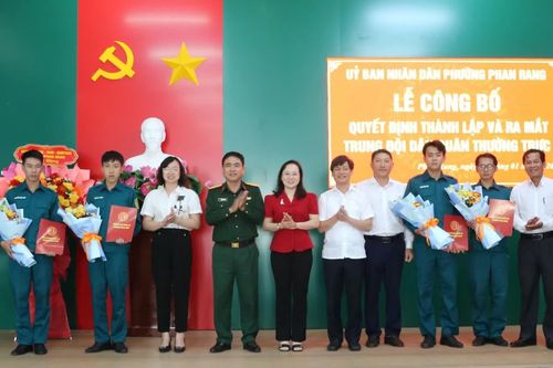 Phường Phan Rang ra mắt Trung đội Dân quân thường trực