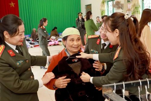 Tổ chức 'Gian hàng 0 đồng' tại xã Lương Thịnh