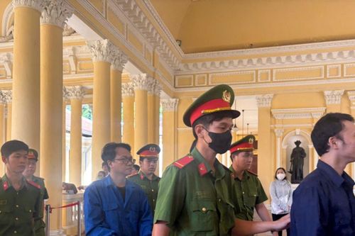 Tuyên án 15 bị cáo vận chuyển trái phép hơn 12.000 tỷ đồng qua biên giới tại TP.HCM