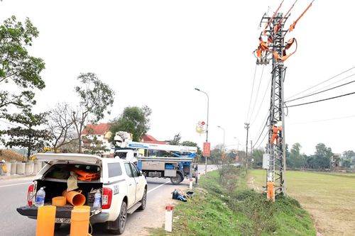 Thực hiện tốt công tác bảo trì, bảo dưỡng trên lưới điện