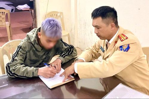 CSGT Thanh Hóa chặn 'quái xế' qua mắt thần AI