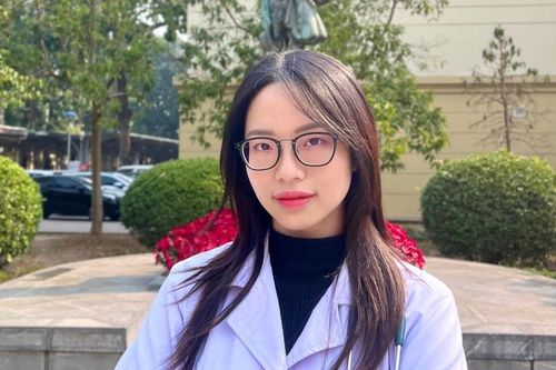 Từ lời hứa với cô giáo tiểu học đến ngôi vị quán quân 'Sinh viên của năm 2025' Đại học Y Hà Nội