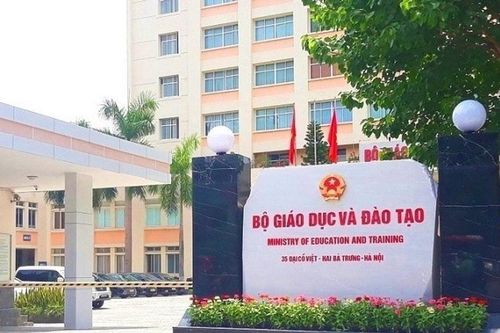Bộ GD-ĐT: Nghiêm cấm dùng công quỹ biếu, tặng quà Tết