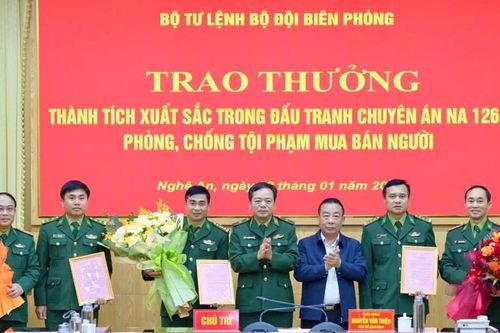 Bộ Tư lệnh Bộ đội Biên phòng trao thưởng thành tích xuất sắc trong đấu tranh phòng, chống tội phạm mua bán người